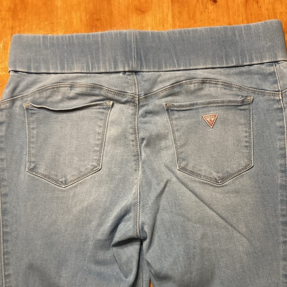 Guess High Waisted Elastic Waist Skinny Stretch Jeans - Host Pick - Picture 4 of 12